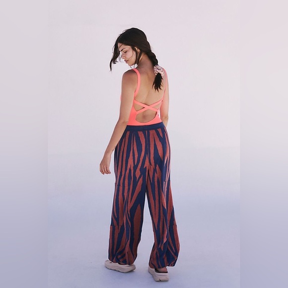 NWOT FREE PEOPLE MOVEMENT Baller Printed Pants MSRP $128 Size L - Picture 4 of 13